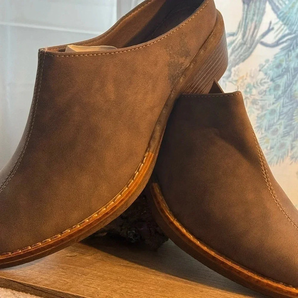 AMERICAN RAG NIB SEGOVIA CHOCOLATE MULES - Picture 2 of 6